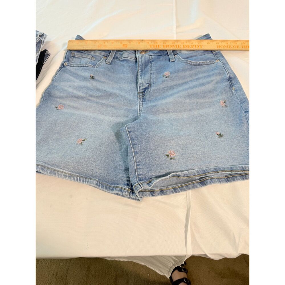 Women's Size 14 Jean Shorts Bundle 5 Pairs Maurice's & Angels Forever Young EUC - Picture 5 of 15